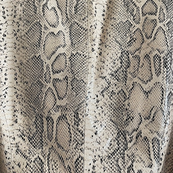 Vintage VS2 by Vakko tan & black animal printed leather jacket with belt - Picture 11 of 13